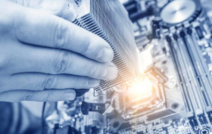 DC-DC電源開關穩壓器中應用于PWM信號形成的電壓和工作電流狀態控制